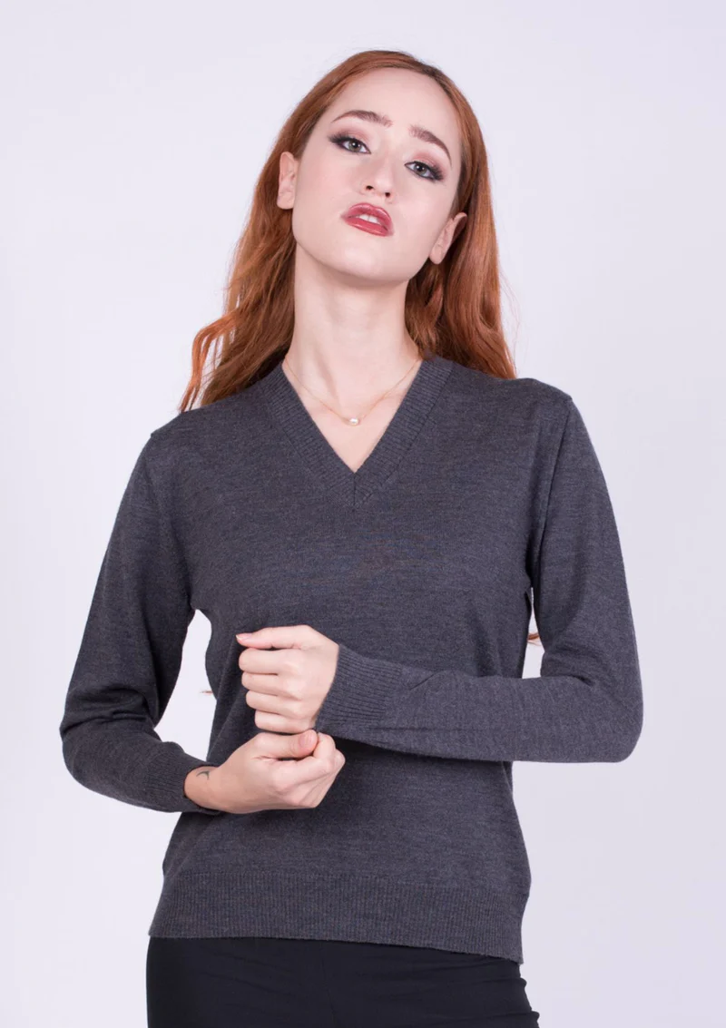 maglione-donna-scollo-a-v-in-lana-merino-antracite